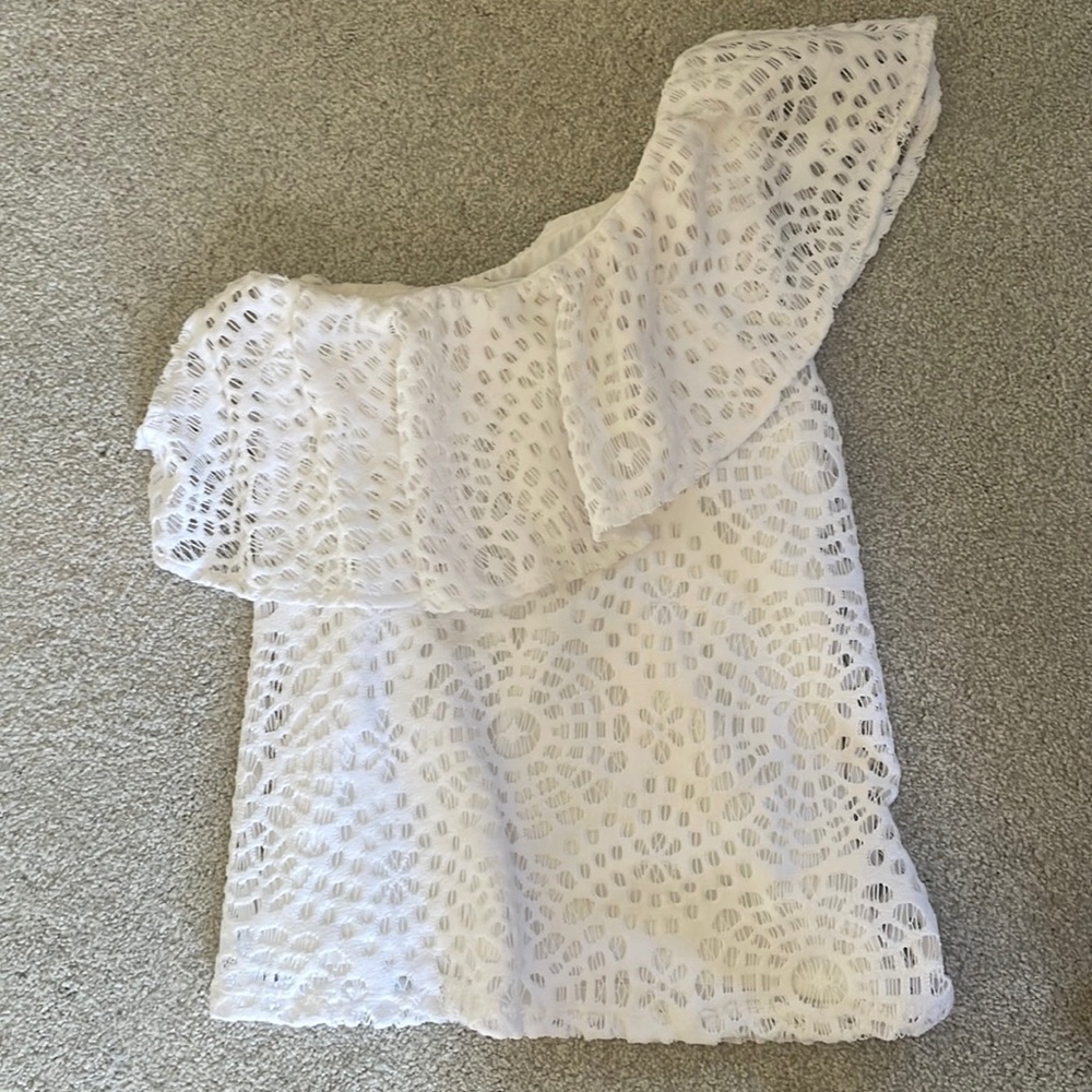 Beautiful white lilly shirt😍